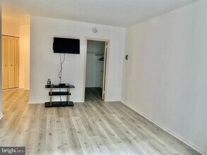 4242 East-West Hwy in Chevy Chase, MD - Building Photo - Building Photo