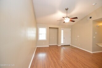 121 Hunting Green Dr in Jacksonville, NC - Building Photo - Building Photo