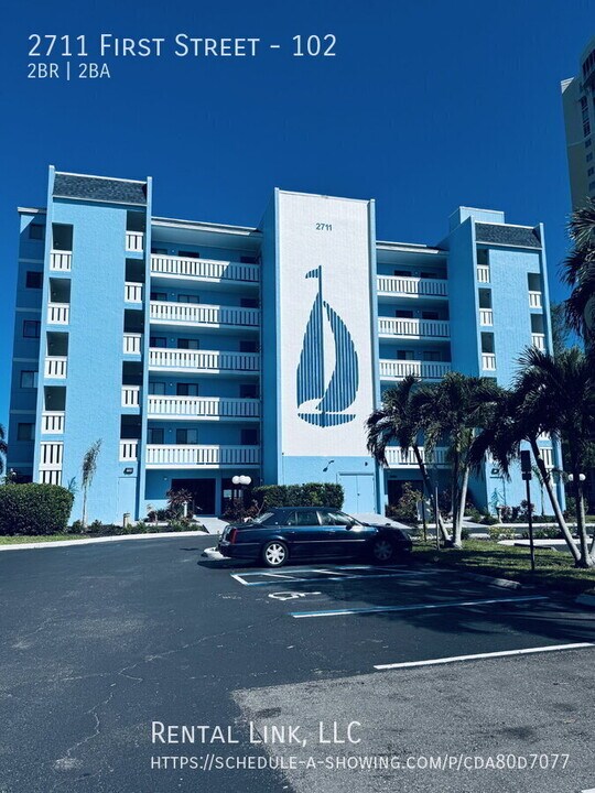 2711 First Street in Ft. Myers, FL - Building Photo