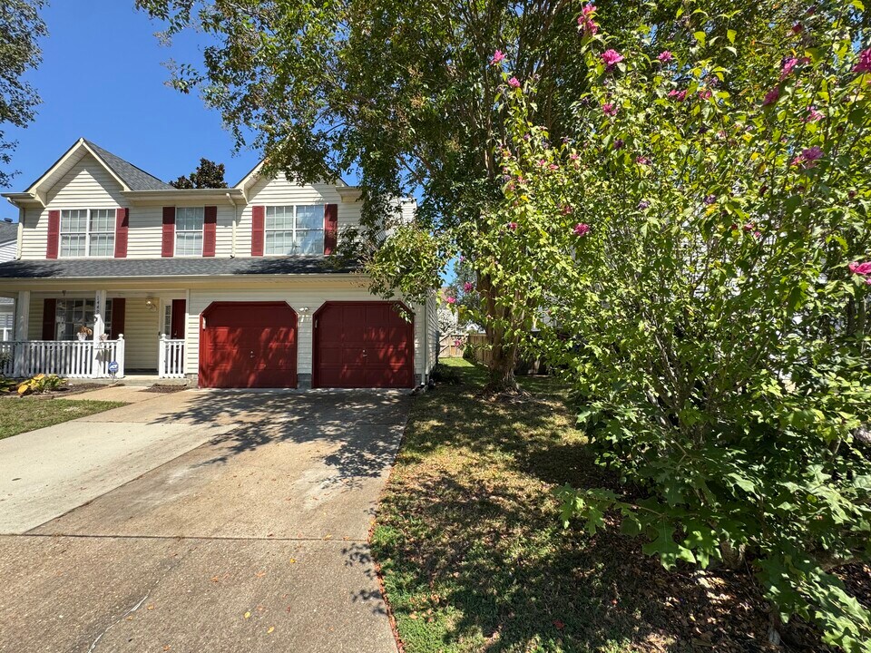 1449 Berkshire Dr in Newport News, VA - Building Photo