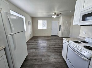 5880 Gray St in West Richland, WA - Building Photo - Building Photo