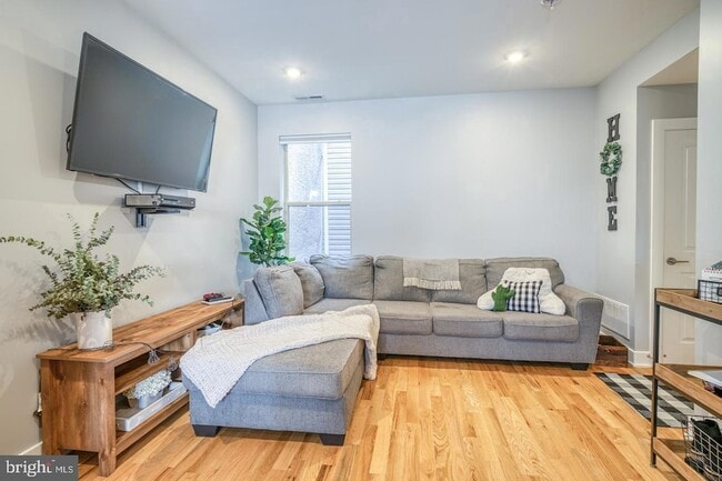 1431 N 5th St, Unit 2 in Philadelphia, PA - Building Photo - Building Photo