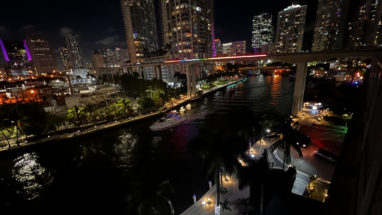 690 SW 1st Ct, Unit 2508 in Miami, FL - Foto de edificio