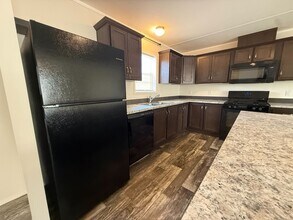 11977 Springbrook Ct in Romeo, MI - Foto de edificio - Building Photo