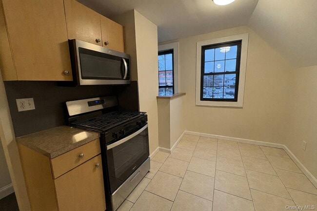 41 S Central Ave in Hempstead, NY - Building Photo - Building Photo