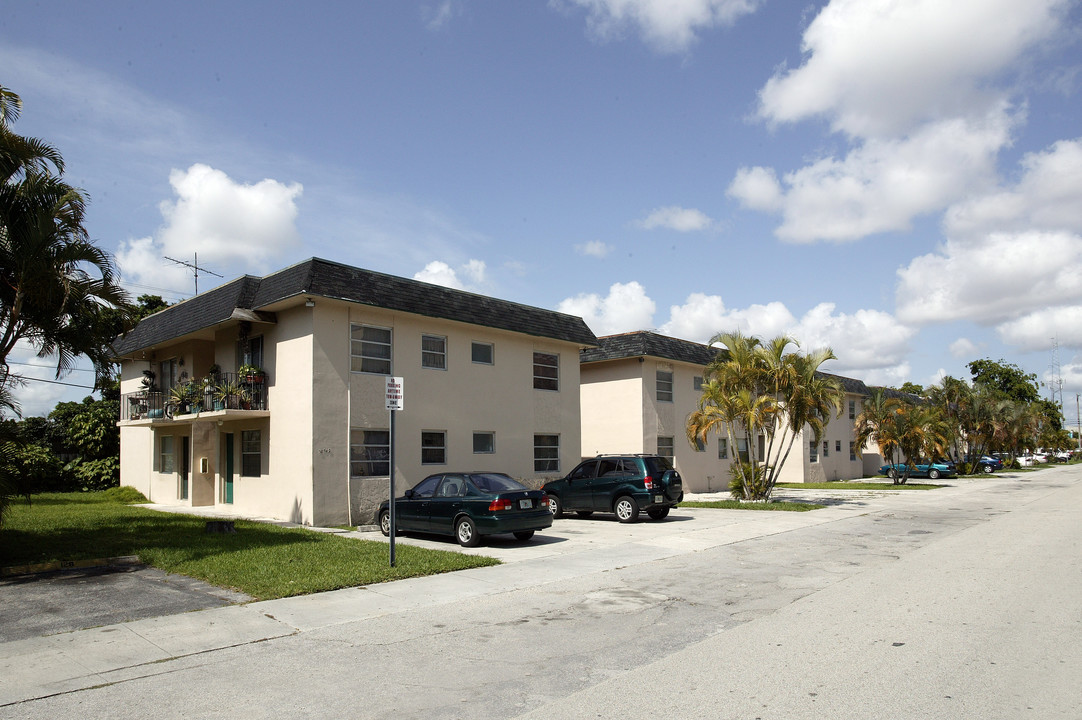 10742-10782 SW 5th St in Miami, FL - Building Photo