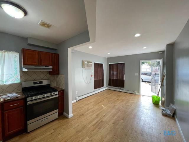 451 E 53rd St in Brooklyn, NY - Building Photo