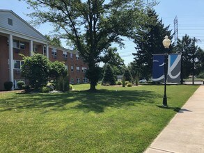 The Crossings at Menlo Park in Edison, NJ - Building Photo - Building Photo