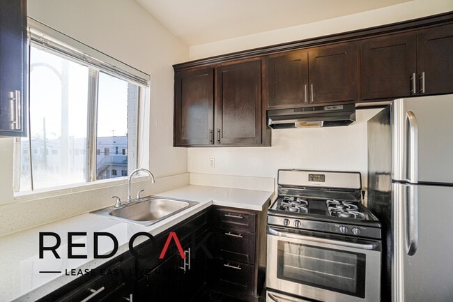 1327 Magnolia Ave, Unit 207 in Los Angeles, CA - Building Photo - Building Photo