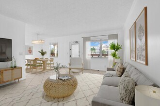 2043 Cornwall C in Boca Raton, FL - Building Photo - Building Photo