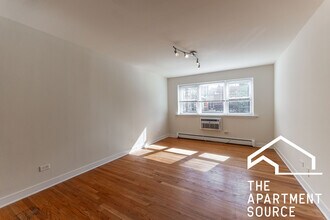 628 W Wrightwood Ave, Unit 215 in Chicago, IL - Building Photo - Building Photo