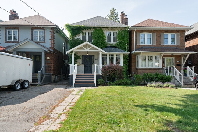 property at 207 Glengrove Ave W