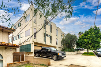 727 W 38th St in San Pedro, CA - Foto de edificio - Building Photo