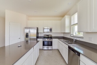 33513 Sky Blossom Cir in Leesburg, FL - Building Photo - Building Photo