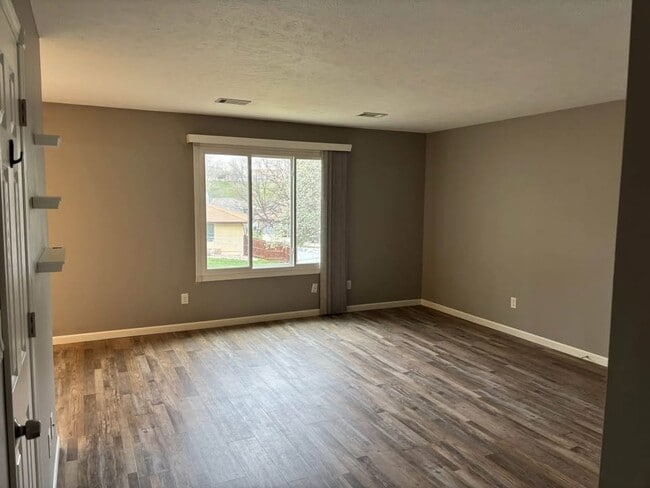 4021 Glen Oaks Blvd