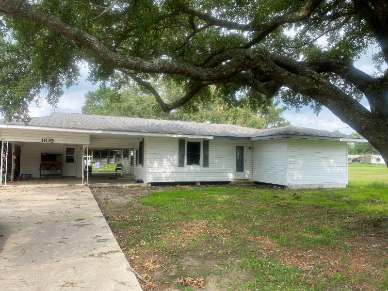 1 Nursery Hwy in Breaux Bridge, LA - Building Photo