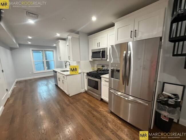 223 Paris St in Boston, MA - Building Photo - Building Photo