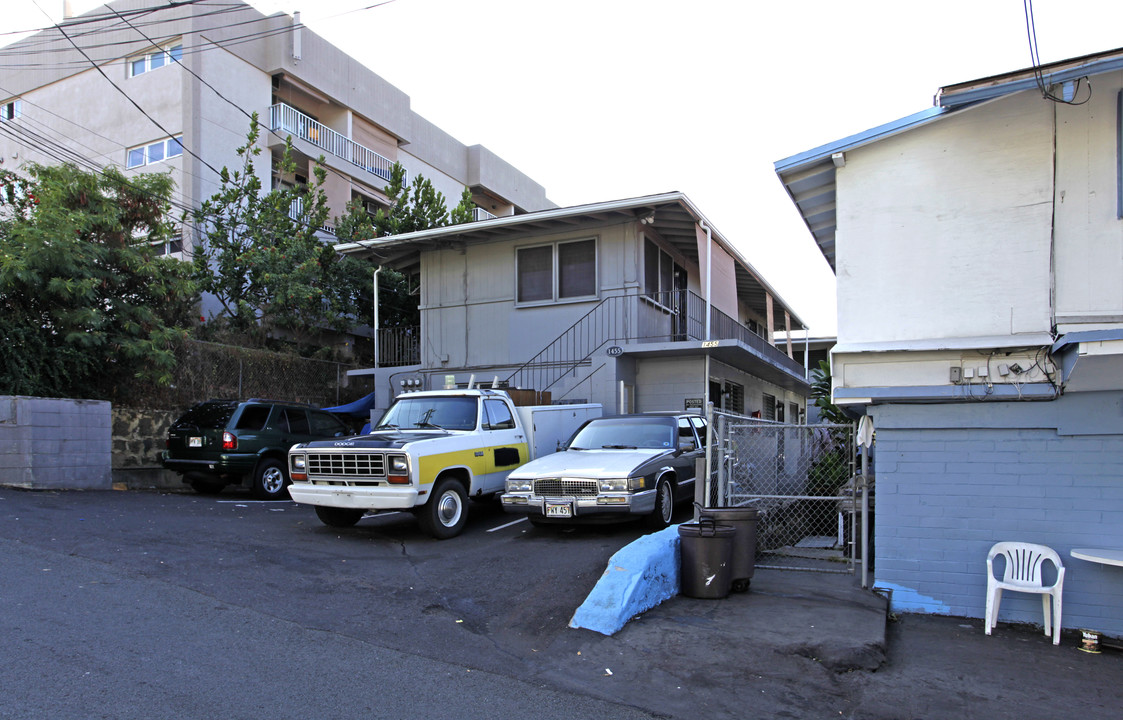 1455 Pele St in Honolulu, HI - Foto de edificio