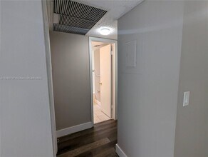 10224 Twin Lakes Dr in Coral Springs, FL - Building Photo - Building Photo