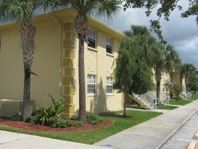 Landings at Cross Bayou in St. Petersburg, FL - Building Photo