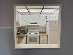 253 S Cypress Rd in Pompano Beach, FL - Building Photo - Building Photo