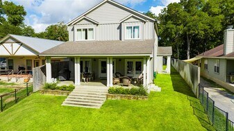 1035 Timber Elm in Seguin, TX - Building Photo