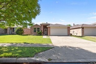 1708 Sierra Meadow Ln in Justin, TX - Building Photo