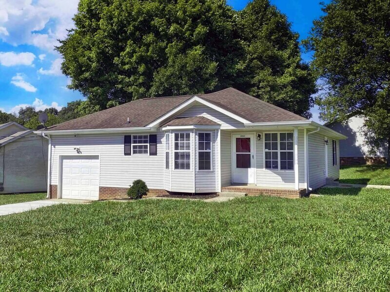 700 Princeton Cir in Clarksville, TN - Building Photo