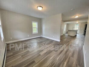 253 Yantic St in Norwich, CT - Building Photo - Building Photo