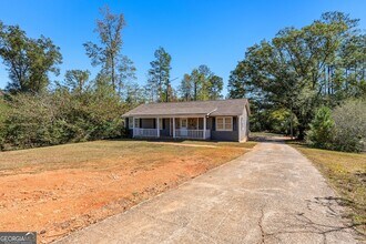 168 Old Corinth Rd in Newnan, GA - Foto de edificio - Building Photo