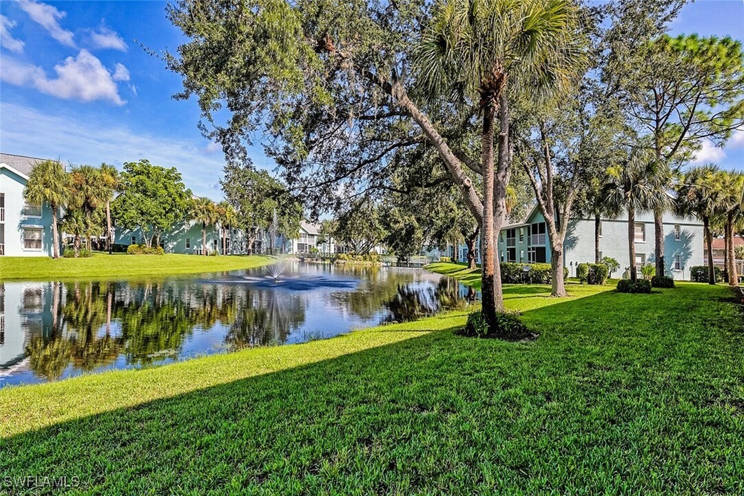 133 Wading Bird Cir in Naples, FL - Building Photo