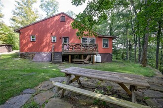 174 Weatogue Rd in Salisbury, CT - Building Photo - Building Photo