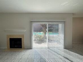 6500 Harbor Town Dr in Houston, TX - Foto de edificio - Building Photo