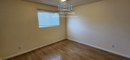 1111 E Butler Dr in Phoenix, AZ - Building Photo - Building Photo