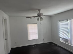 1006 E Thomas St in Sherman, TX - Building Photo - Building Photo