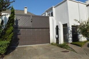 4508 Medinah Pl in Bellaire, TX - Building Photo
