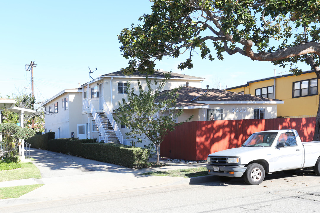 2256 S Carmelina Ave in Los Angeles, CA - Building Photo