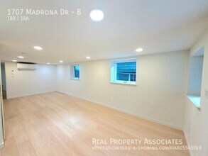 1707 Madrona Dr in Seattle, WA - Building Photo - Building Photo