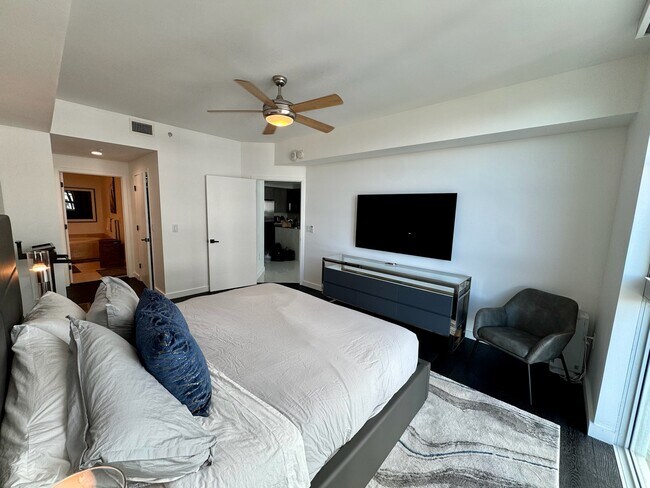 111 SE 8th Ave, Unit 804 in Fort Lauderdale, FL - Foto de edificio - Building Photo