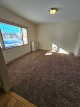 150 W School St in Columbus, WI - Foto de edificio - Building Photo