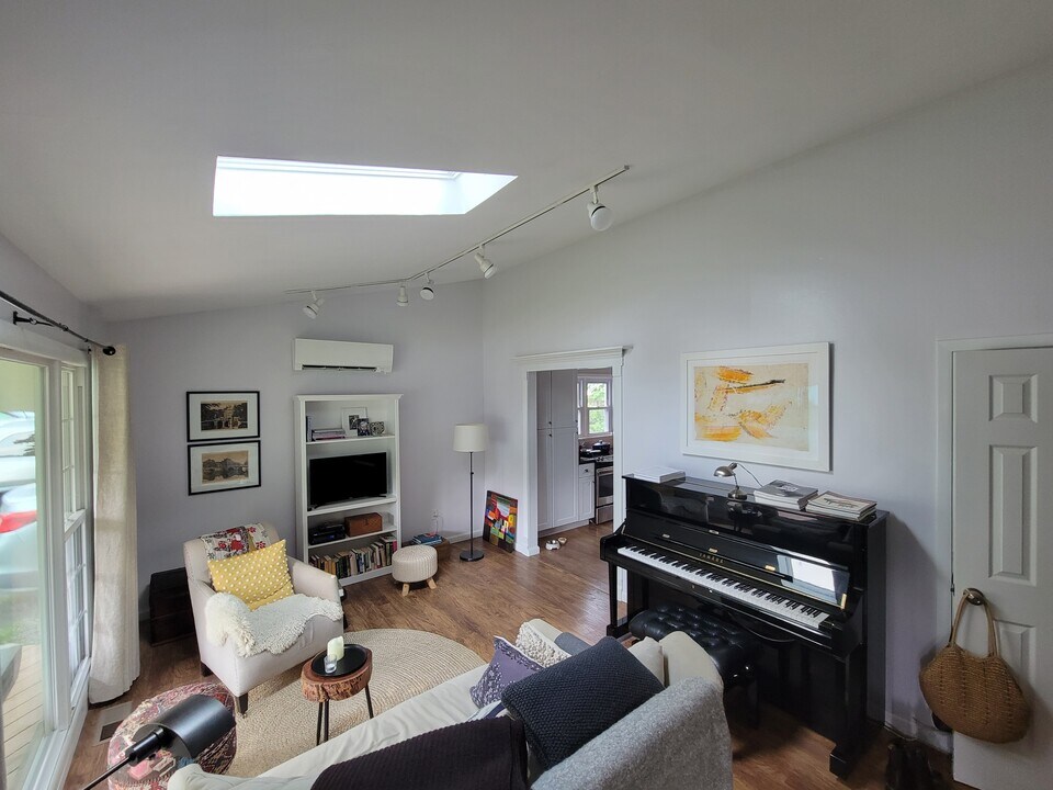 20 Princeton St in Red Hook, NY - Building Photo