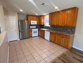 5880 Crestview Dr in Grand Prairie, TX - Building Photo - Building Photo