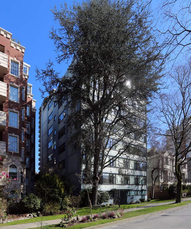 Skyline Apartments in Vancouver, BC - Building Photo - Building Photo