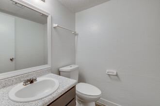 23 East Apartments in Tulsa, OK - Building Photo - Interior Photo