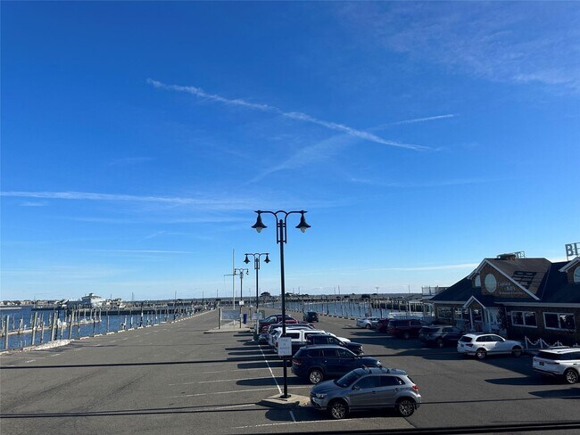 129 Ocean Ave in Islip, NY - Building Photo - Building Photo