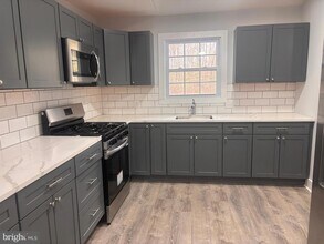 308 Whitehall Rd in Monroe, NJ - Foto de edificio - Building Photo