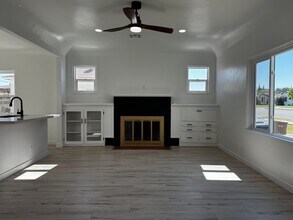 123 Linda Vista Dr in Bakersfield, CA - Building Photo - Building Photo