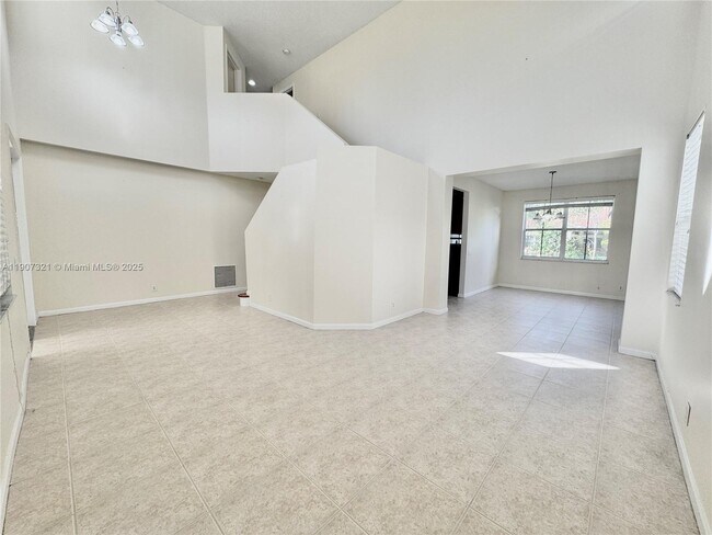 4383 Laurel Ridge Cir in Weston, FL - Building Photo - Building Photo