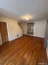 117 Dupont Pl in Bridgeport, CT - Foto de edificio - Building Photo