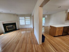4 Edgemoor Cir in Wellesley, MA - Building Photo - Building Photo